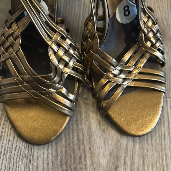 NWT STEVE MADDEN BRONZE WOVEN STRAPPY HEELED SANDALS SIZE 8 - Picture 3 of 7